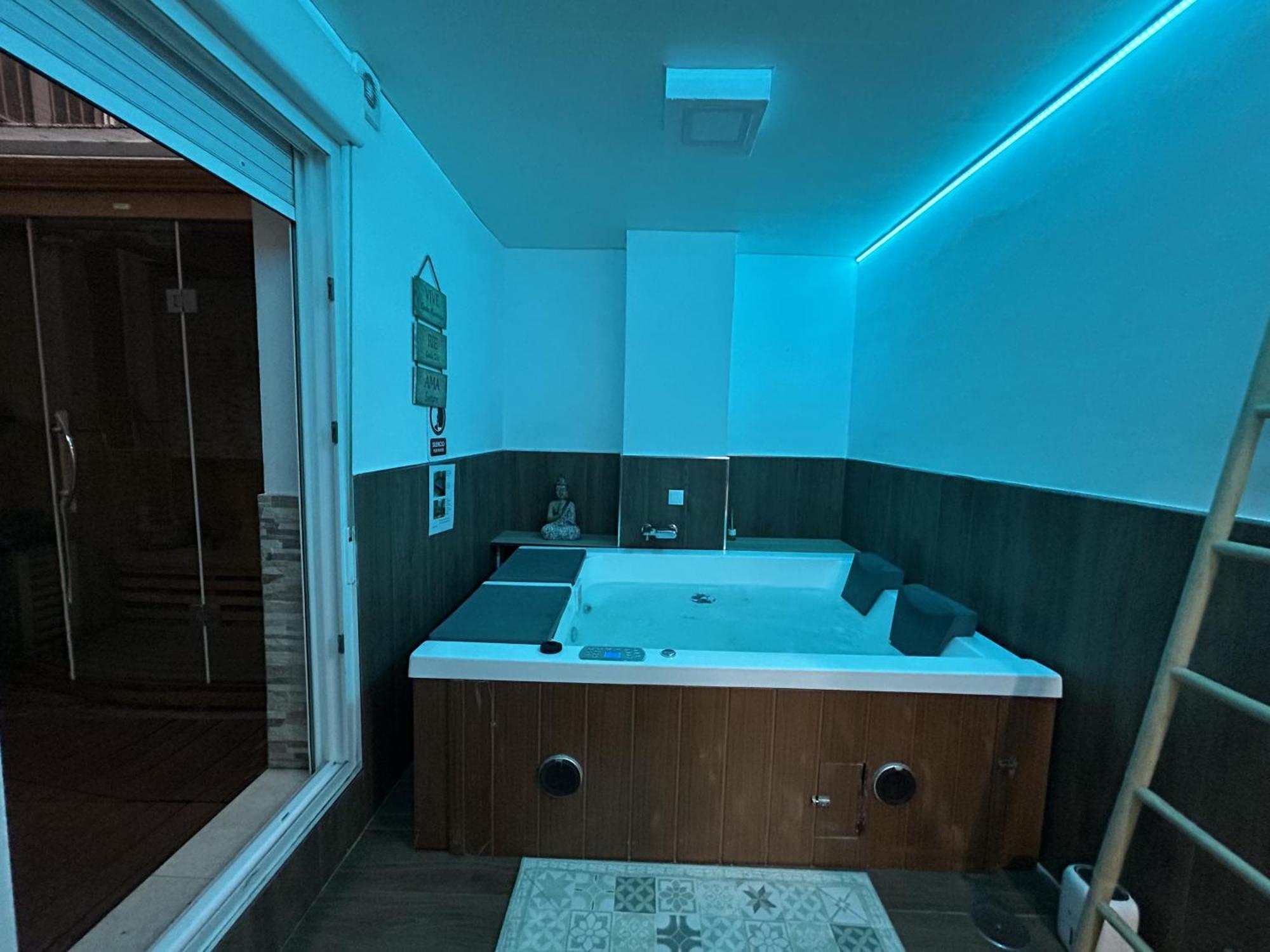 Lujo A Tu Alcance Con Spa Y Garaje Pleno Centro Huelva Eksteriør bilde