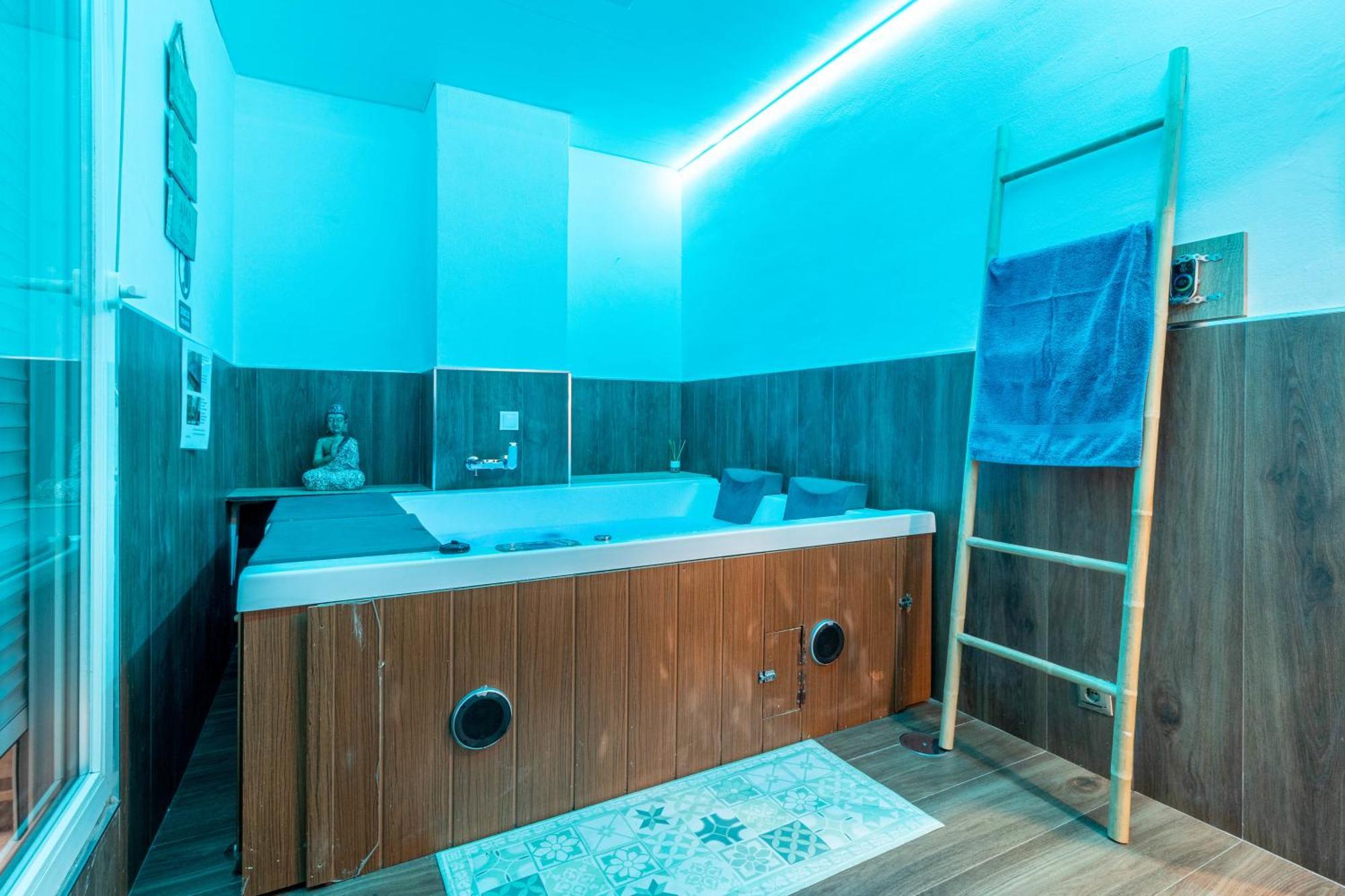 Lujo A Tu Alcance Con Spa Y Garaje Pleno Centro Huelva Eksteriør bilde