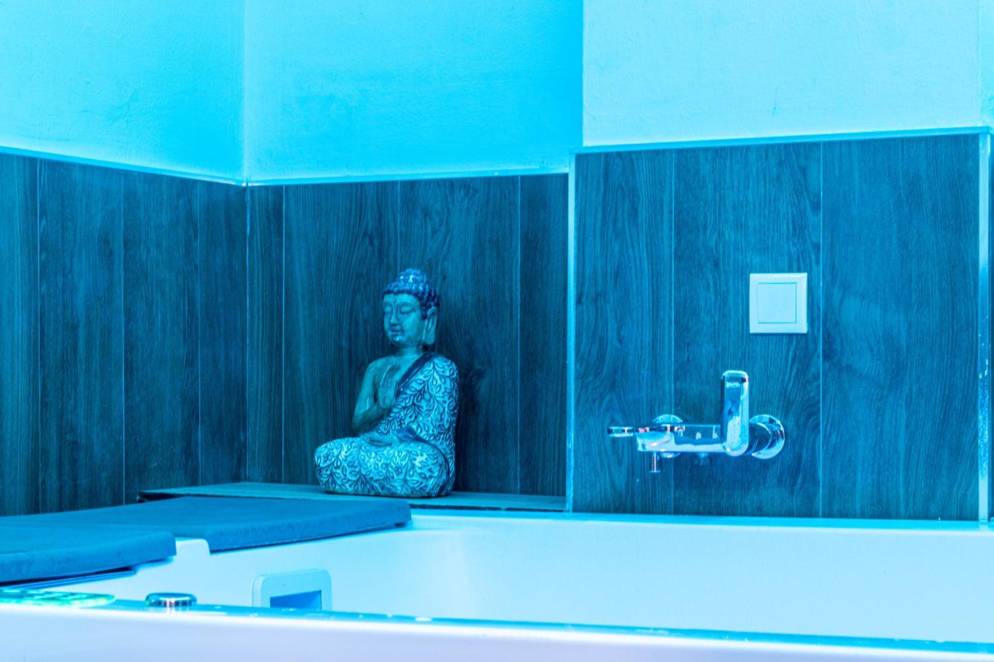 Lujo A Tu Alcance Con Spa Y Garaje Pleno Centro Huelva Eksteriør bilde