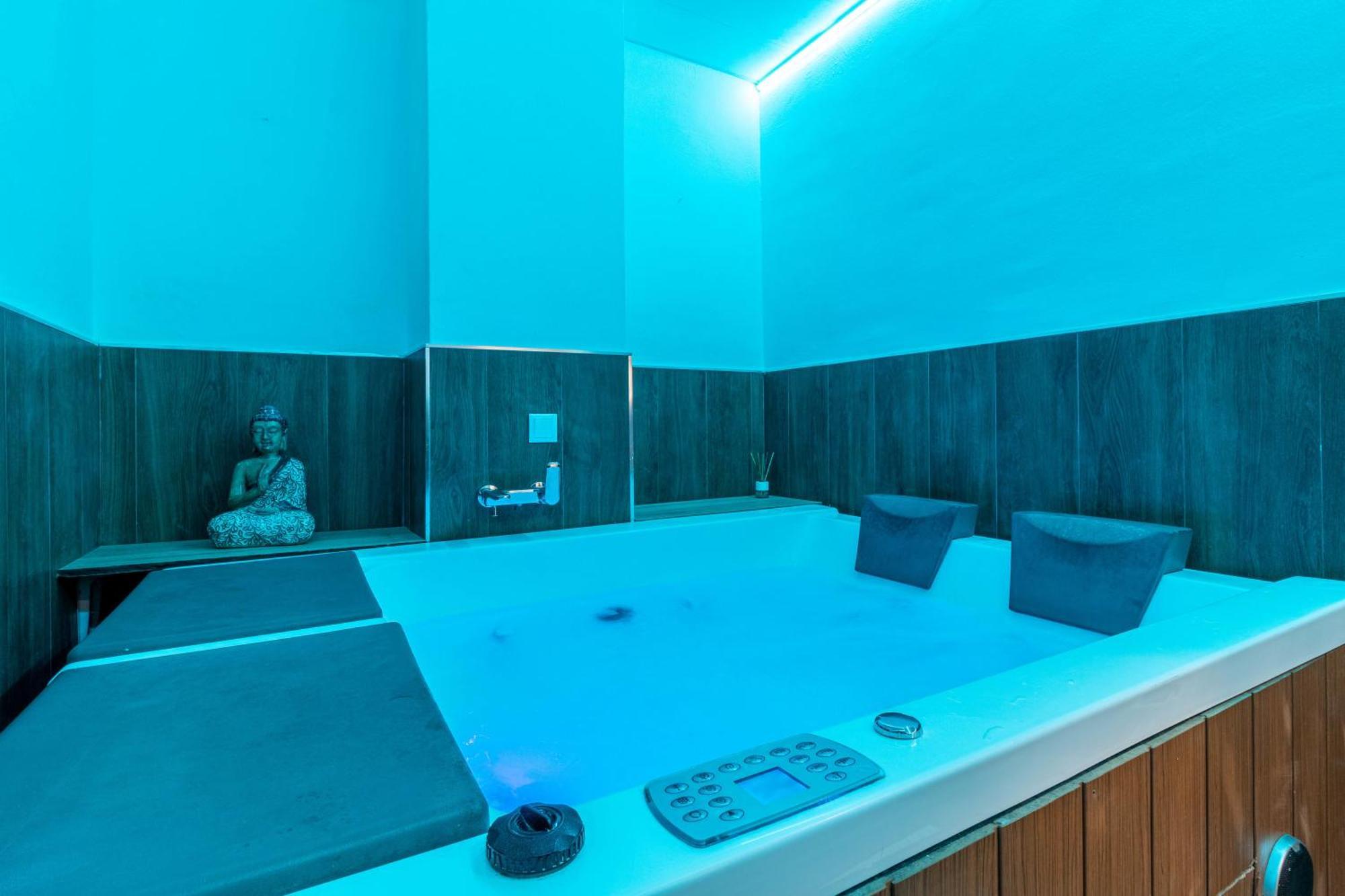 Lujo A Tu Alcance Con Spa Y Garaje Pleno Centro Huelva Eksteriør bilde